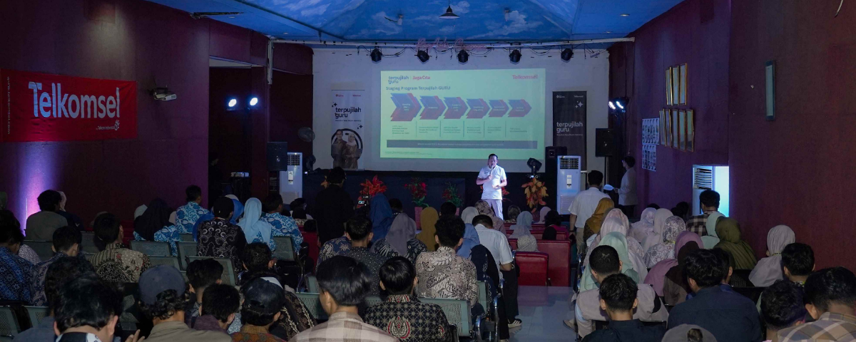 Papan Tulis Bertemu Prompt: Telkomsel Siapkan Guru Indonesia Hadapi Era AI di Kelas