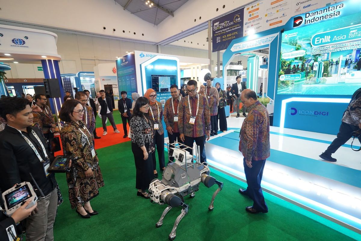 Dari Rekaman CCTV Viral ke Booth Listrik, Robot Joko Prabuwesi Bergabung di AI Corner PLN Icon Plus