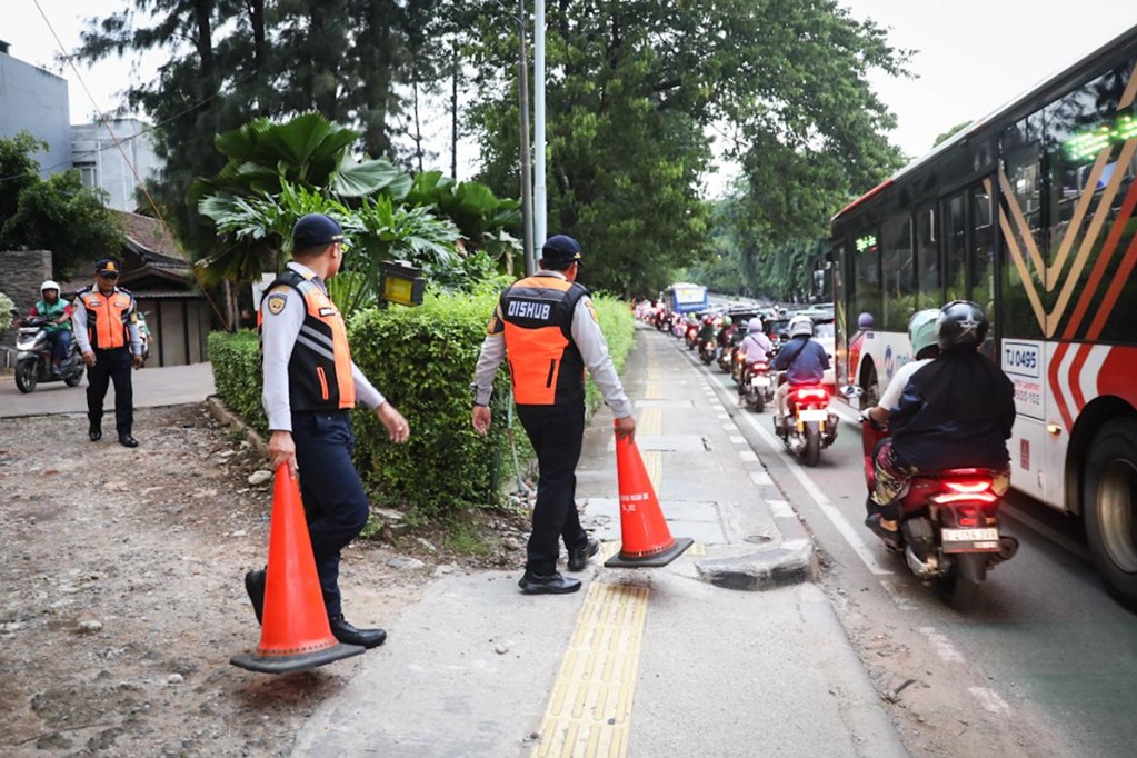 Pejabat Dishub Jakarta Kawal Jam Sibuk Pagi Lewat Gebrak Pagi