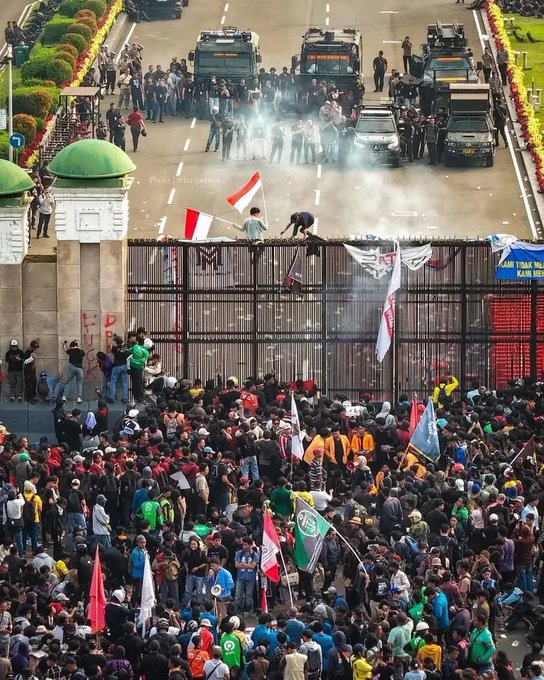 DPR Dikepung Massa, Pimpinan Teken Kesepakatan Siap Mundur Soal RUU Perampasan Aset